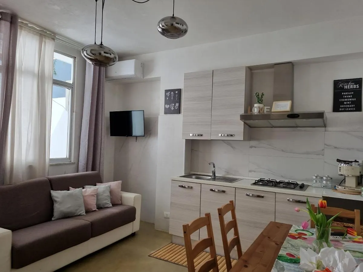 Sike Home Giardini Naxos Daire